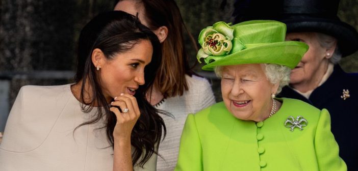 meghan-markle-gatee-par-la-reine-des-boucles-d-oreille-ne-passent-pas-inapercues-702x336