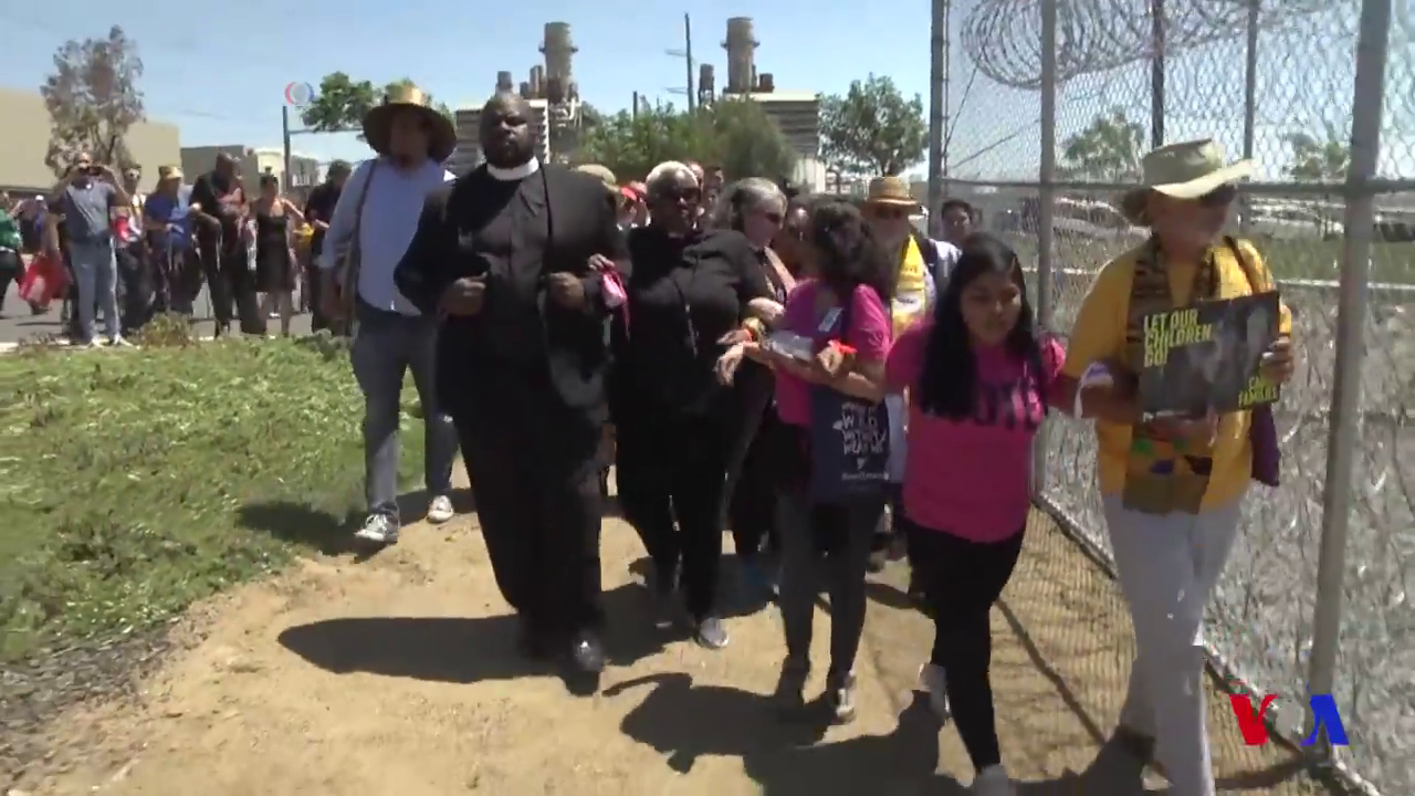 USA: Des groupes religieux contre un centre de détention pour migrants (vidéo)