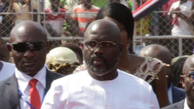 Liberia : le président Weah forcé de travailler à la maison à cause de serpents dans ses bureaux