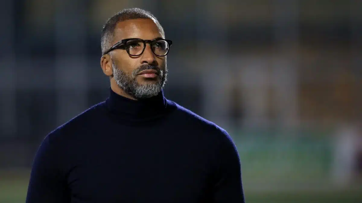 Habib Beye signe son contrat à Rennes