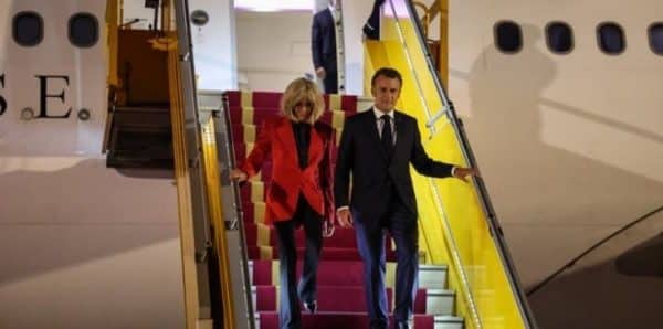 Vietnam : Brigitte Macron met une claque à Emmanuel Macron puis refuse de prendre son bras, l’Elysée réagit (vidéo)