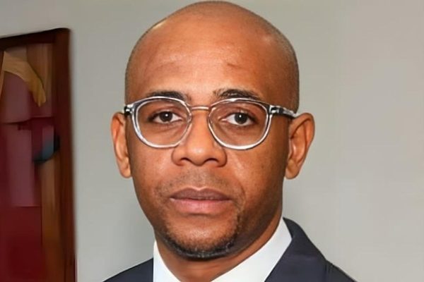 En Guinée équatoriale, Baltazar Engonga, célèbre pour des affaires de sextapes, a écopé de huit ans de prison dans un autre dossier judiciaire.