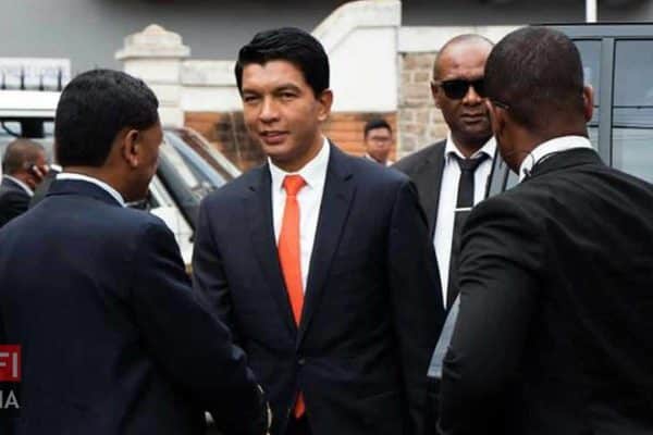 Madagascar : le président exfiltré par un avion militaire français selon RFI